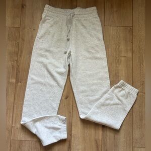 [UNWORN] Aritzia TNA Airy Fleece Perfect Sweatpants - 2XS